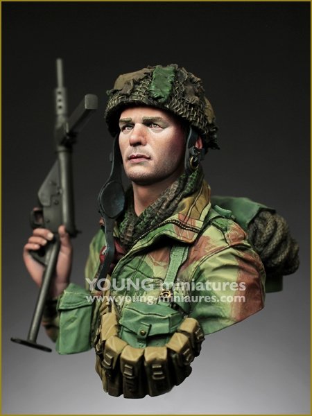 Young Miniatures SL005 WWII BRITISH COUPLE - Red Devil – image 5