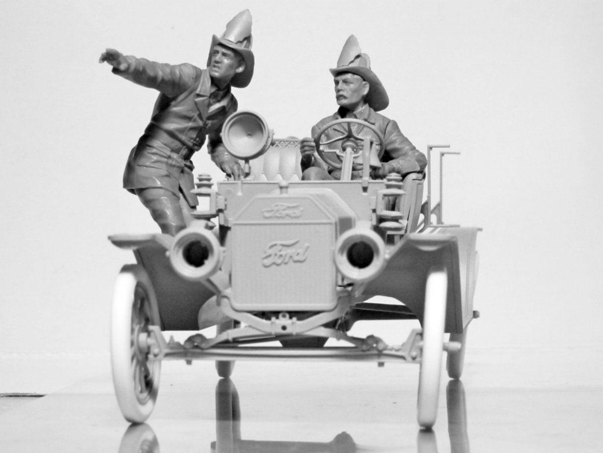 ICM 24017 Model T 1914 Fire Truck with Crew 1/24 – zdjęcie 6