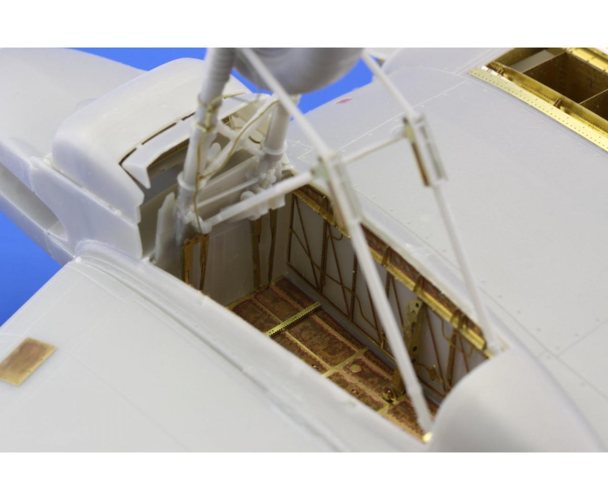 Eduard 32306 He 111 undercarriage 1/32 Revell – image 3
