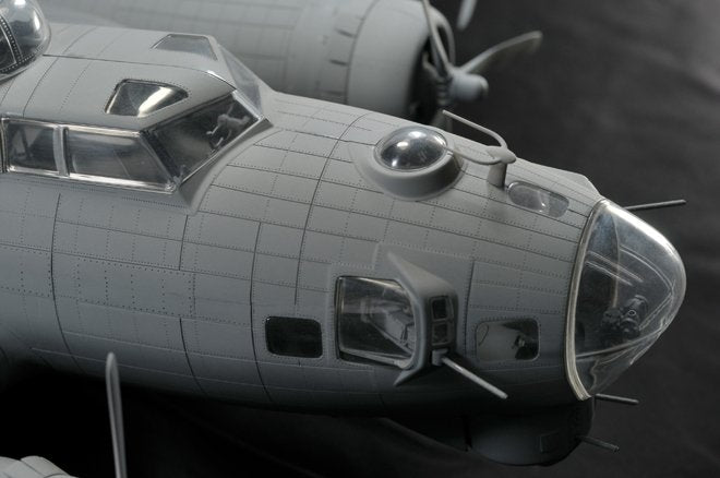 HK Models 01E04 B-17 Flying Fortress F and G 1/32 – Bild 13