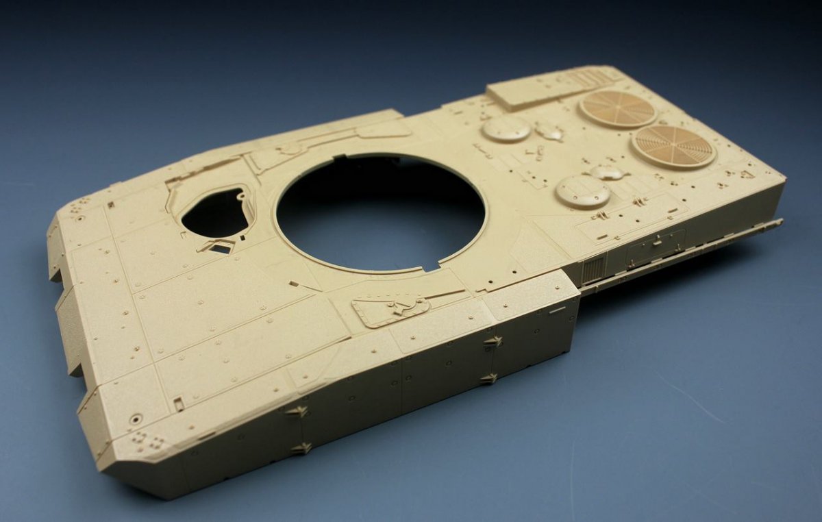 Tiger Model 4628 LEOPARD II REVOLUTION II MBT 1/35 – image 8