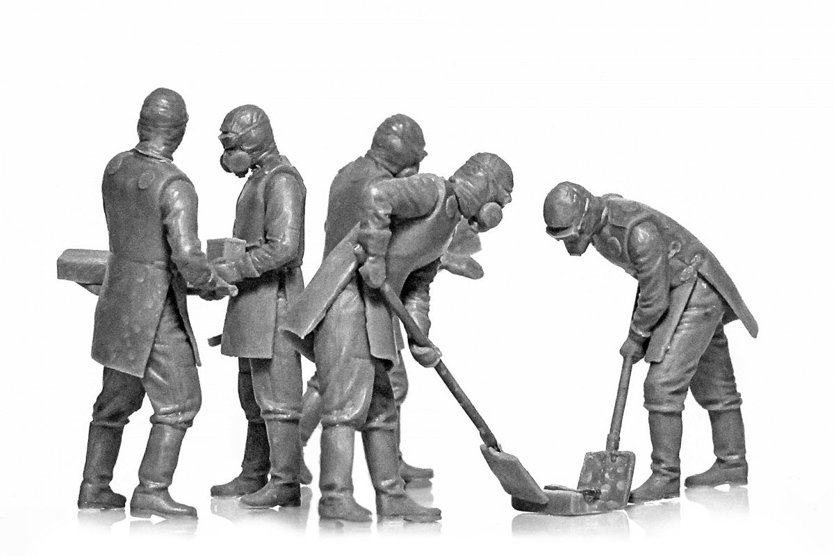 ICM 35903 Chernobyl 3. Rubble cleaners (5 figures) 1/35 – image 4