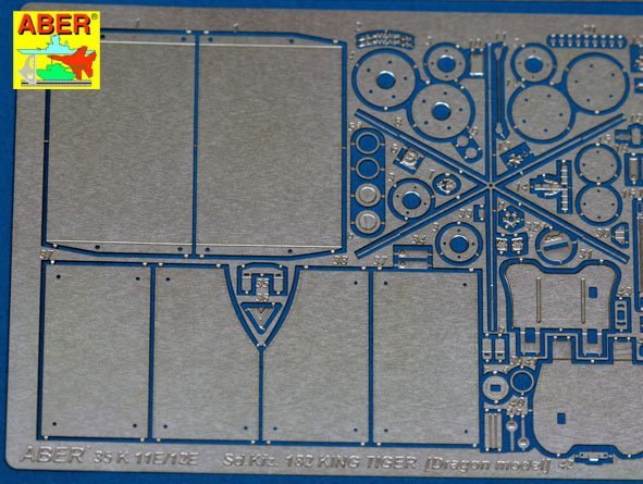 Aber 35K12 Pz.Kpfw. VI, Ausf.B (Sd.Kfz. 182) King Tiger (Henschel Turret) 1/35 – obrázek 7