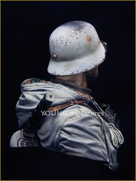 Young Miniatures YM1849 German Motorcyclist East Front WWII 1/10 – image 4