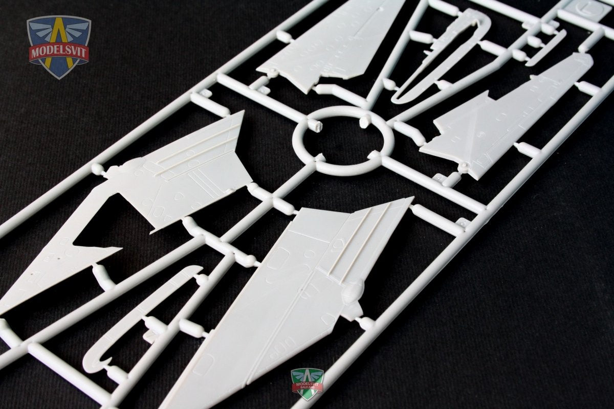 Modelsvit 72050 Su-17UM3 avion d&amp;#39;entraînement avancé biplace 1/72 – image 7