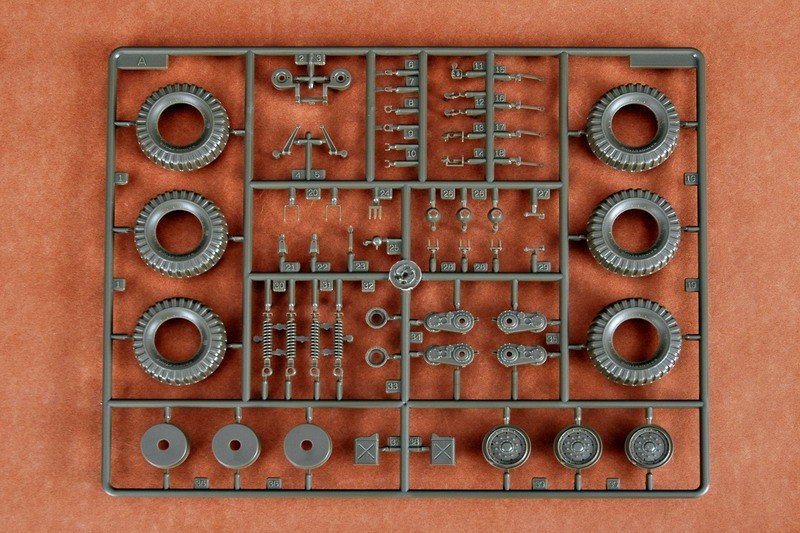 Trumpeter 00327 JGSDF Type 87 Reconnaissance Vehicle 1/35 – image 16