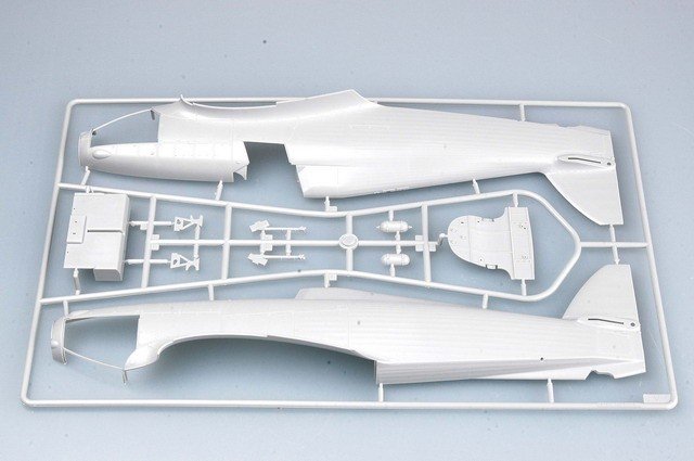 Trumpeter 02416 HURRICANE Mk.IIC/TROP 1/24 – imagen 10