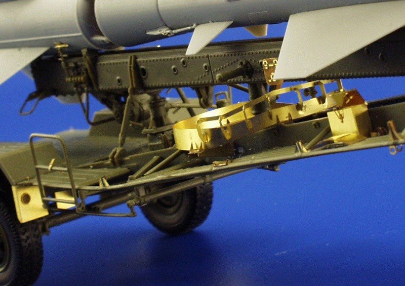 Eduard 35663 SA-2 missile with trailer 1/35 Trumpeter – image 8