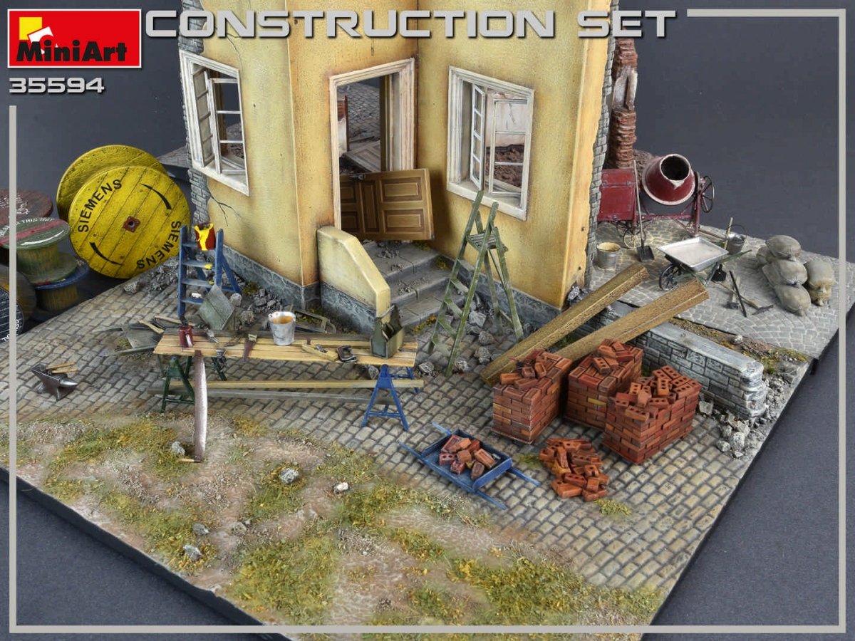 MiniArt 35594 Construction Set Kit: Ladders, Table, Buckets, Bricks, Cart, Anvil, Beams, Jack Stand &amp;amp; Tools 1/35 – immagine 3