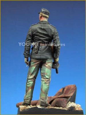 Young Miniatures YM9001-B SS Panzer Officer with T-34 Mantlet Base 90mm – image 3