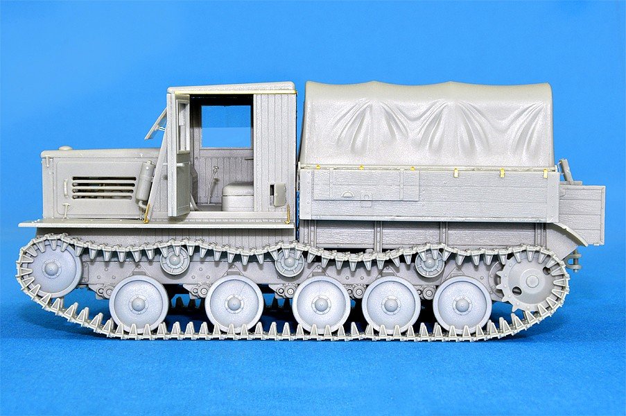 Miniart 35052 Soviet Artillery Tractor Ya-12 Early Production 1/35 – image 9