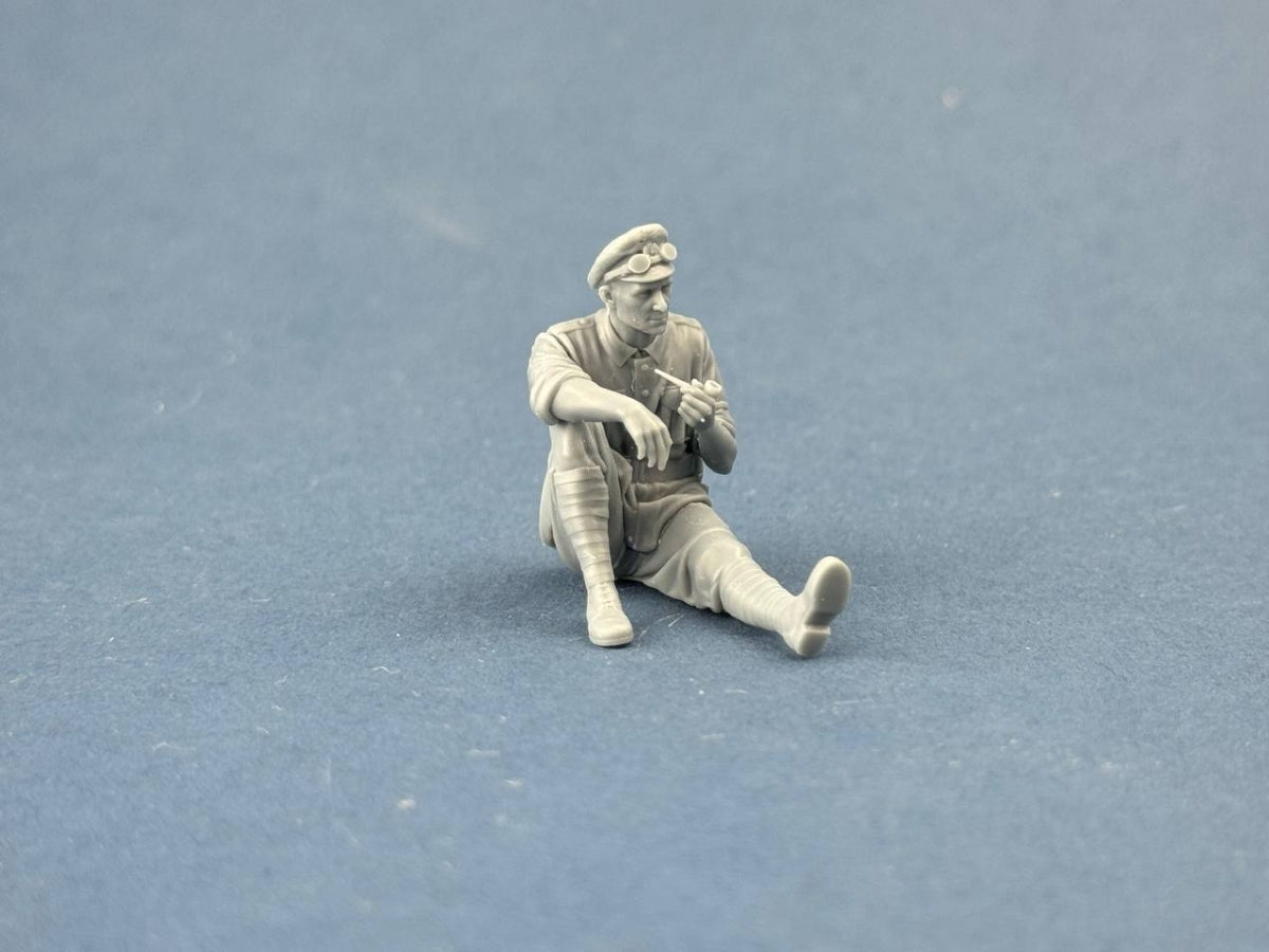 Copper State Models F35-064 British Dispatch Rider smoking pipe (motorcycle not included) 1/35 – image 3
