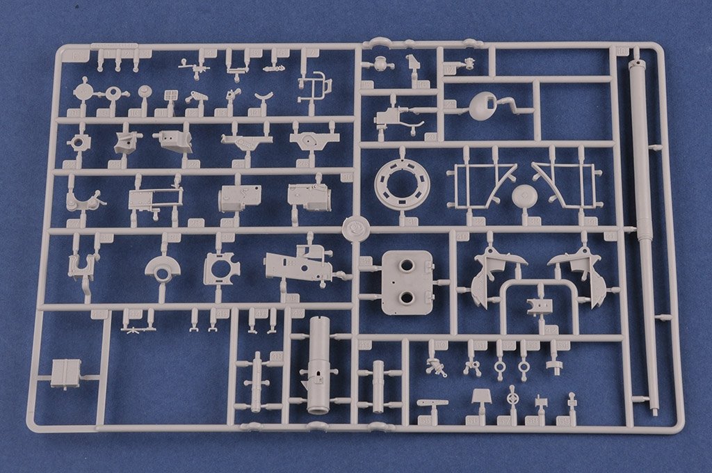 Hobby Boss 84530 German Sd.Kfz.182 King Tiger Porsche Turret w/ Zimmerit 1/35 – image 8