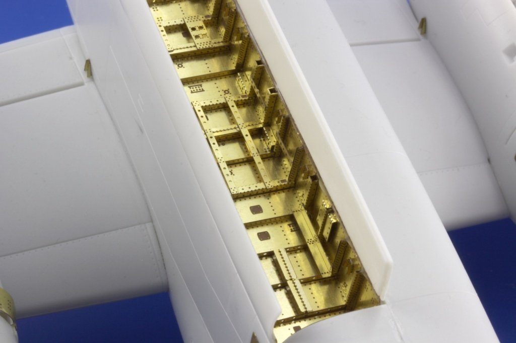 Eduard 48699 S-2E bomb bay 1/48 Kinetic – Bild 4