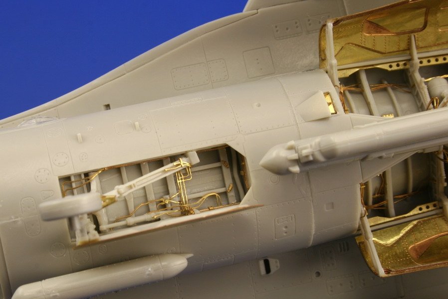 Eduard 49390 F-16CJ Block 50 undercarriage 1/48 Tamiya – image 3