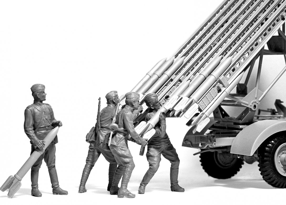 ICM 35648 WWII Soviet BM-13-16 MLRS Vehicle Crew 1/35 – obrázek 2