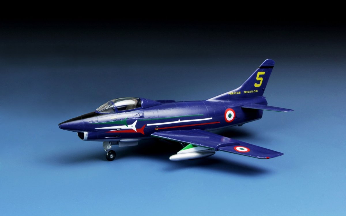 Meng Model DS-004 G.91R Light Fighter Bomber 1/72 – image 2