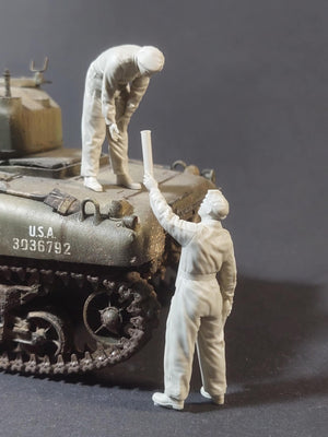 Panzer Art FI35-234 British tanker loading 75mm ammo set 1/35 – image 3