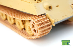 T-Rex Studio TR84004 King Tiger Late 18 Teeth Tracks Mirror Version w/ Sprockets 1/48 – image 3