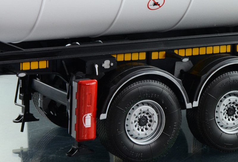 Italeri 3929 TECNOKAR TRAILER WITH 20 TANK 1/24 – immagine 12