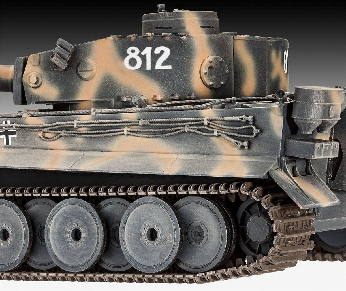 Revell 05790 75 Years Tiger (Model Set) 1/35 – image 6