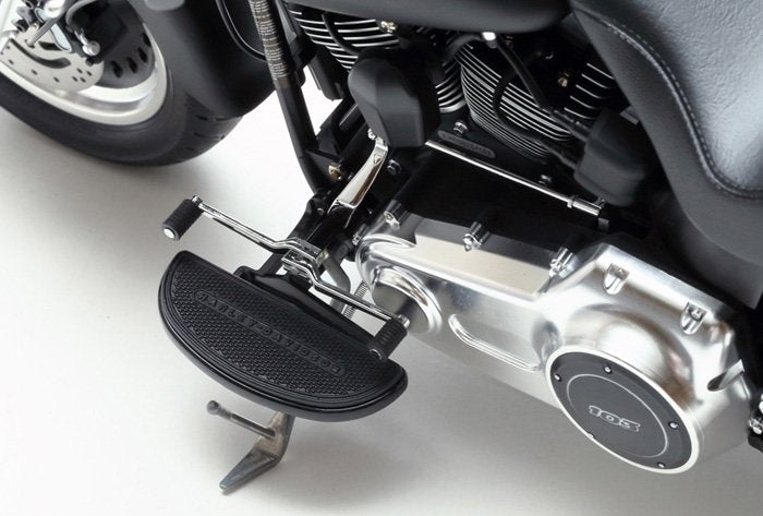 Tamiya 16041 Harley Davidson FLSTFB Fat Boy Lo 1/6 – immagine 11
