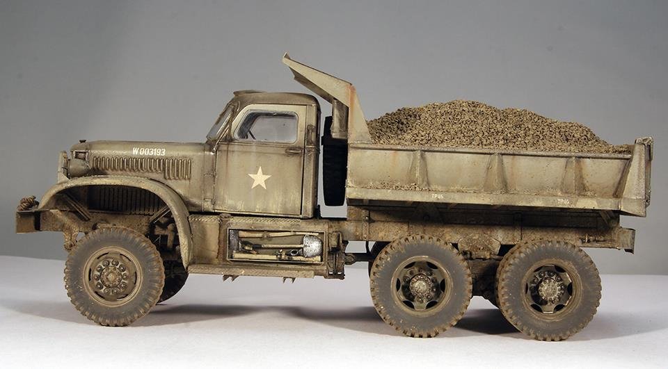 Mirror Model 35804 US Diamond T 972 Dump Truck Hard Top Cab 1/35 – obrázek 4