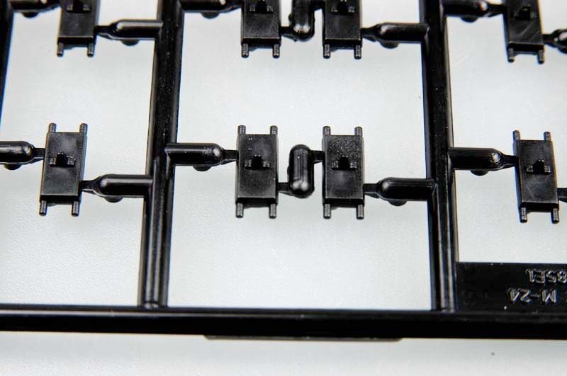 Trumpeter 02036 US T85E1 track for US M24 light tank (late) (1/35) – image 3
