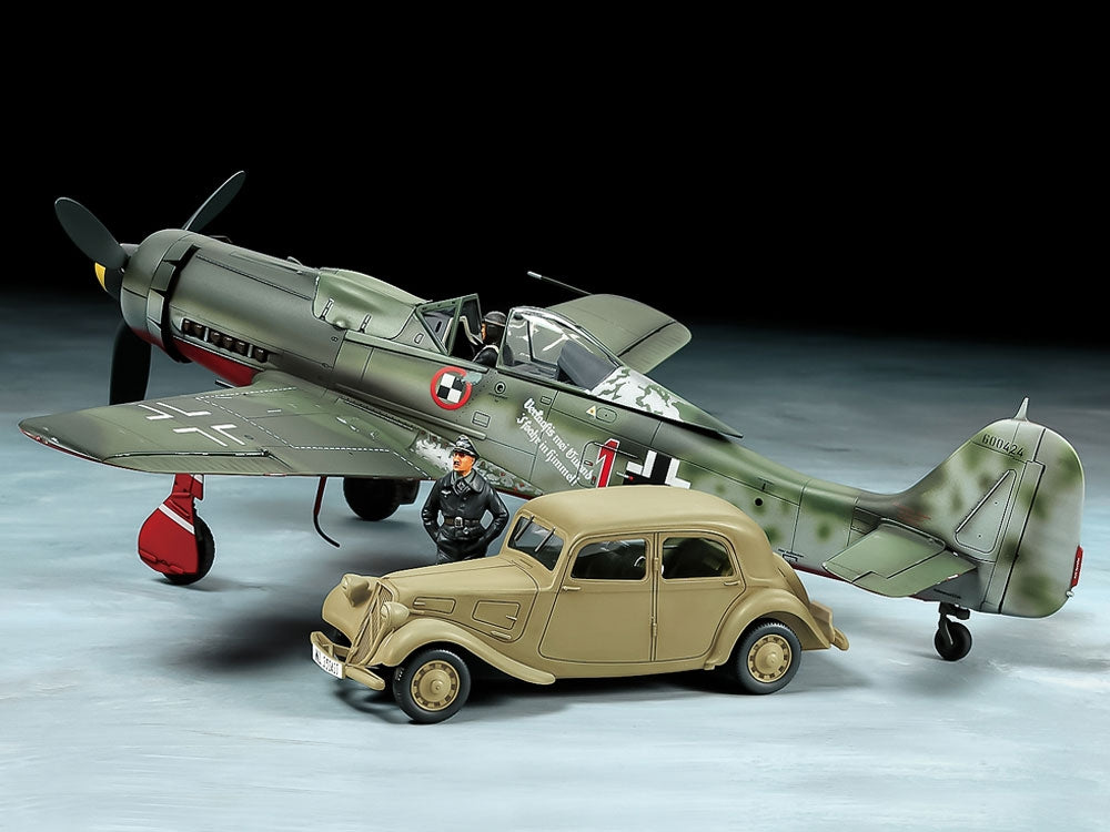Tamiya 25213 Focke-Wulf Fw190 D-9 JV44 &amp;amp; Citroen 11CV Staff Car Set 1/48