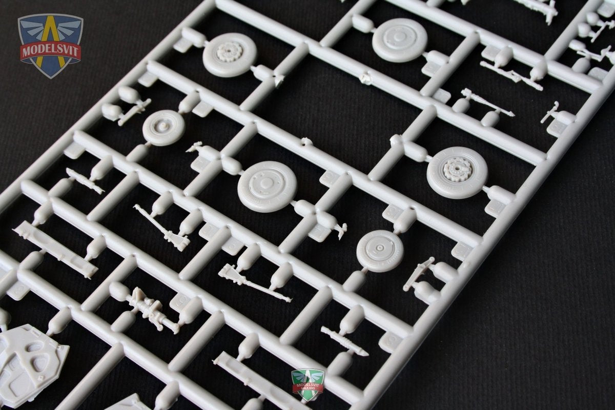 Modelsvit 72050 Su-17UM3 avion d&amp;#39;entraînement avancé biplace 1/72 – image 5