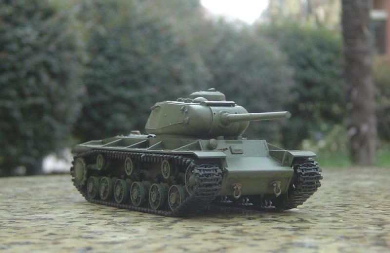 PST 72008 KV-85 Heavy Tank 1/72 – image 7