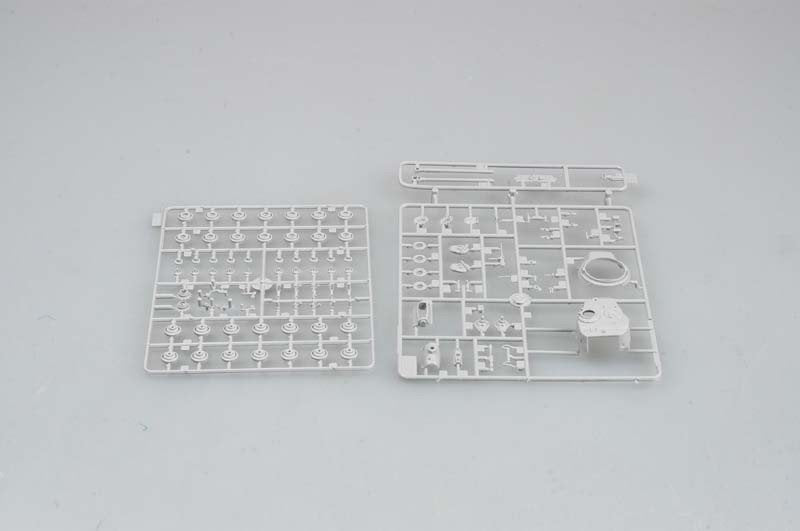 Trumpeter 07264 US M26(T26E3) Pershing Heavy Tank 1/72 – image 4