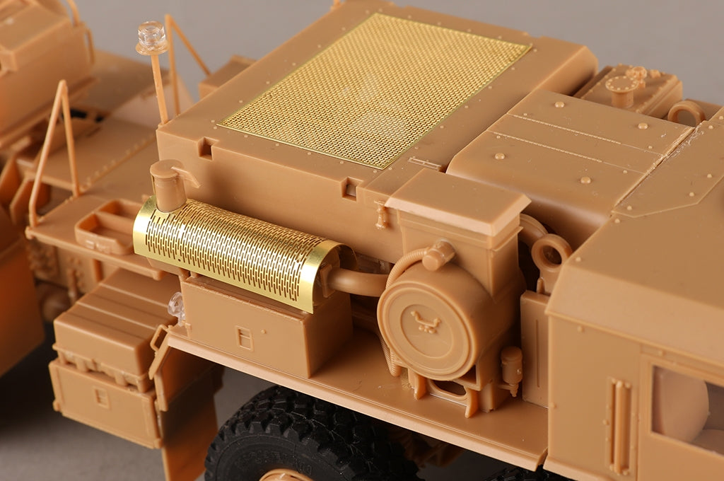 I Love Kit 63549 LVSR MKR16 Tractor 1/35 – image 11