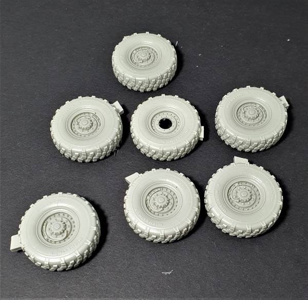 Panzer Art RE35-709 FMTV Road wheels (Michelin) 1/35 – obrázek 2
