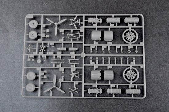 Trumpeter 01638 Focke-Wulf Fw 200C-4 Condor 1/72 – image 6