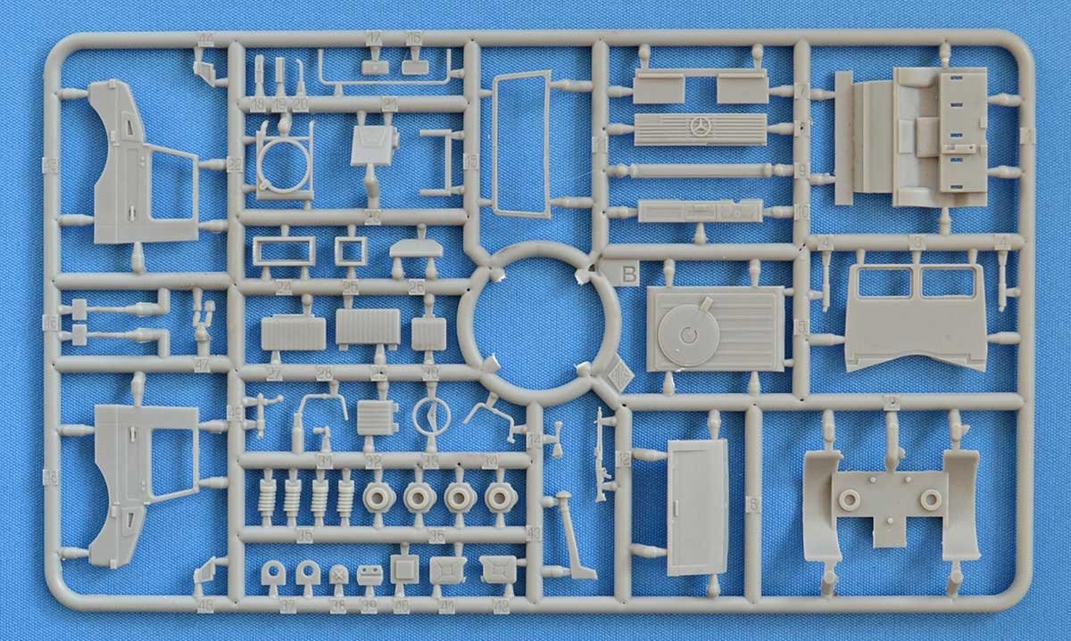 ACE 72458 JACAM 4x4 Unimog for long-range patrol missions 1/72 – obrázek 5