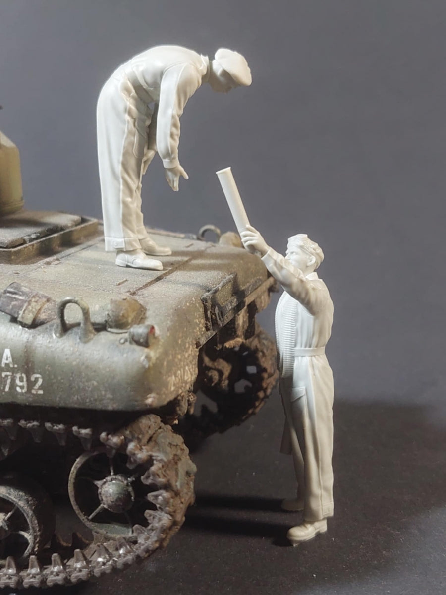 Panzer Art FI35-234 British tanker loading 75mm ammo set 1/35 – image 2