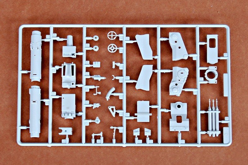 Trumpeter 00350 German 12.8cm Selbstfahrlafette L/6 Sturer Emil 1/35 – image 8