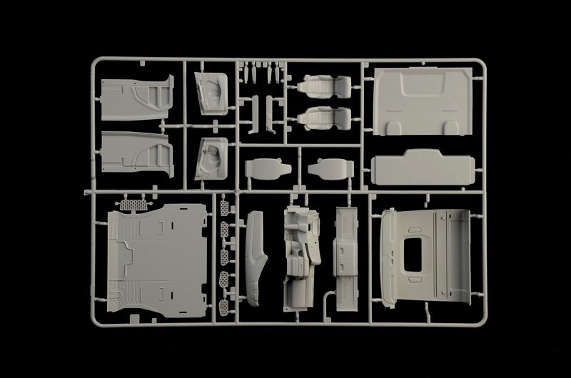 Italeri 3961 Scania S770 4x2 Normal Roof - LIMITED EDITION 1/24 – obrázek 21