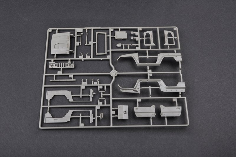 Trumpeter 05518 JGSDF type 73 Light Truck (Police) 1/35 – zdjęcie 7