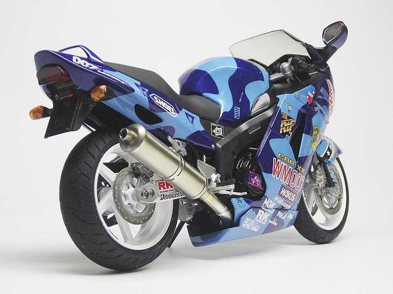 Tamiya 14079 Honda CBR 1100XX 1/12 – image 3