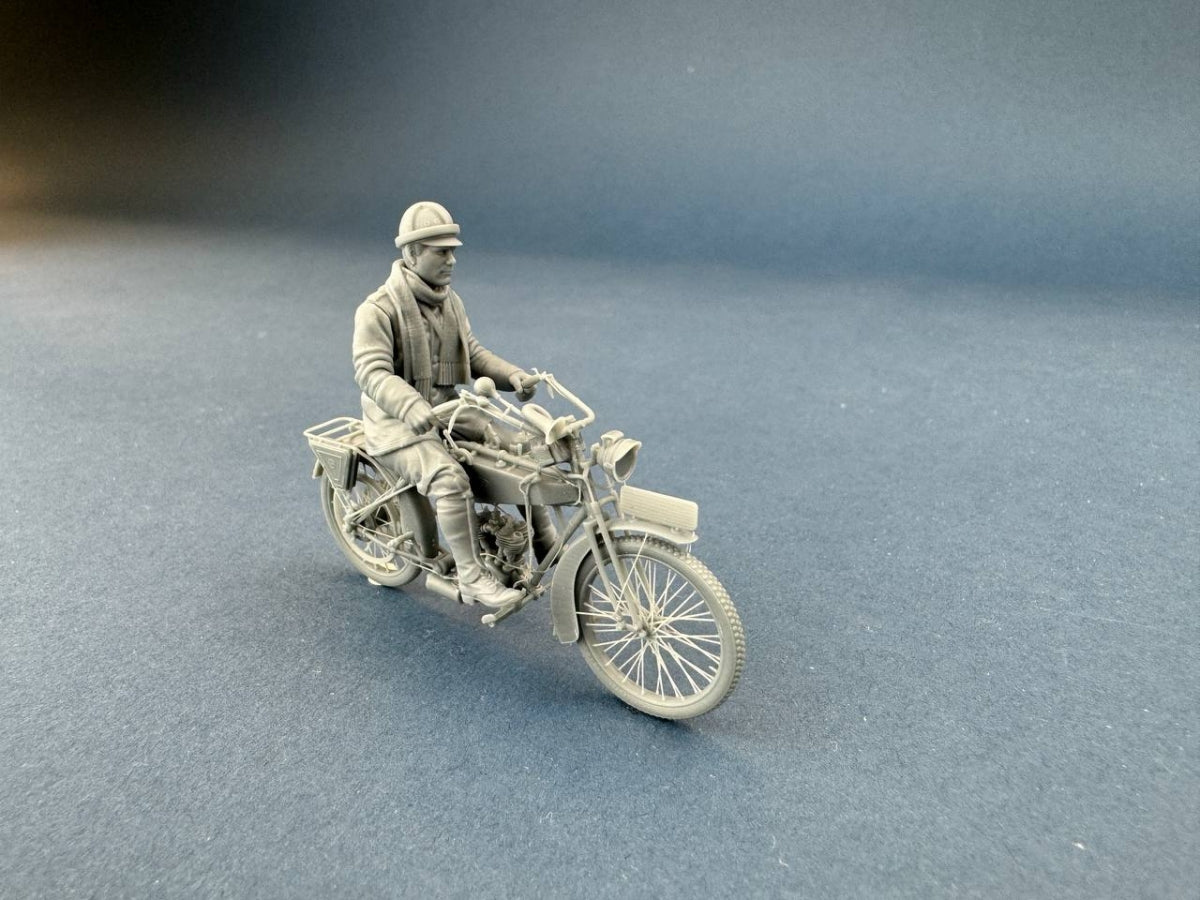 Copper State Models F35-057 German Dispatch Rider riding a motorcycle (Motorcycle not included) 1/35 – image 3
