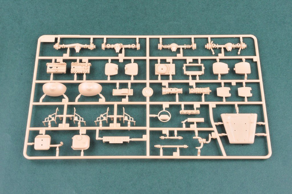 Hobby Boss 82447 Land Rover WMIK w/ MILAN ATGM 1/35 – image 5