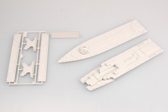 Trumpeter 04518 RUSSIAN NAVY MOSKVA 1/350 – image 4