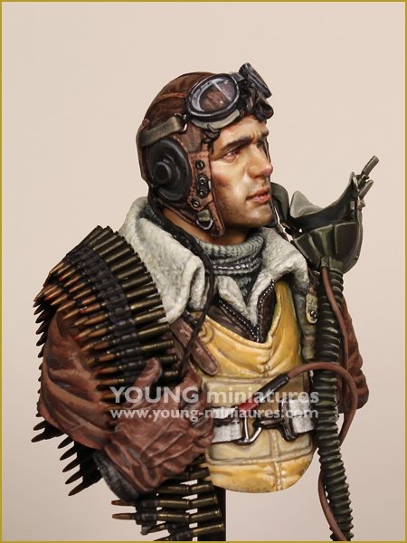 Young Miniatures YM1894 B-24 GUNNER USAAF WWII 1/10 – image 4