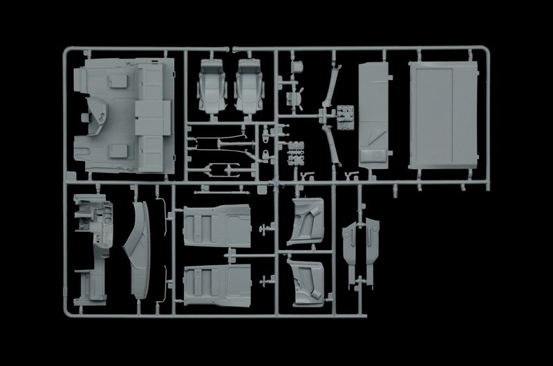 Italeri 3948 MERCEDES-BENZ MP4 BIG SPACE 1/24 – obrázek 12