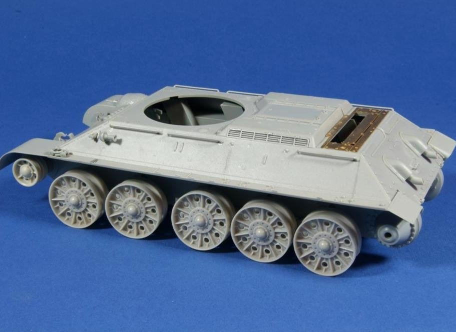 Panzer Art RE35-171 UZTM type wheels for T-34 1/35 – image 2