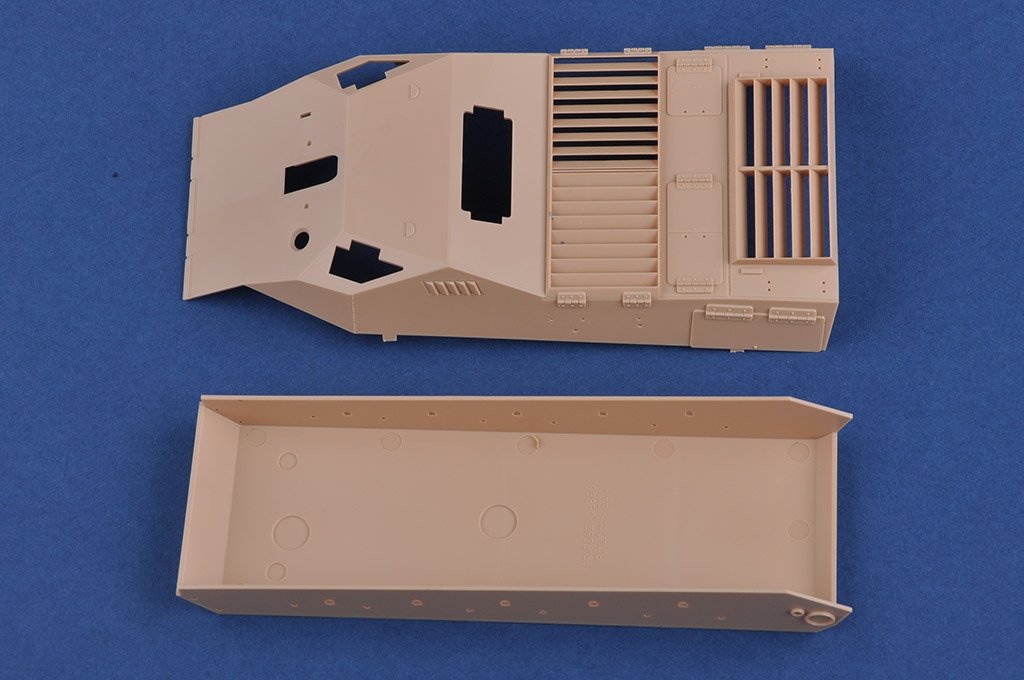 Hobby Boss 83898 44M TAS ROHAMLOVEG 1/35 – image 4