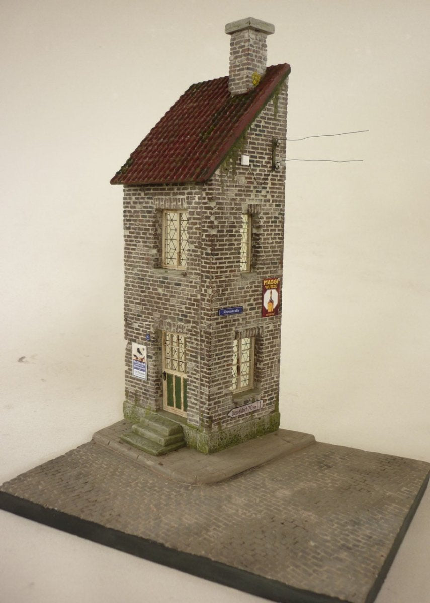 RT-Diorama 35254 Diorama-Base: European Corner Building 1/35 – image 4
