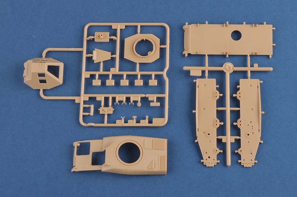 Hobby Boss 83894 French R35 with FCM turret tank 1/35 – obrázek 5